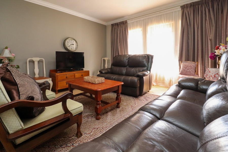 To Let 3 Bedroom Property for Rent in Wilkoppies North West